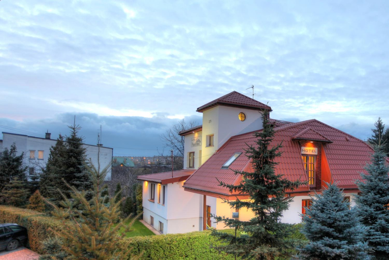 Exterior & Views