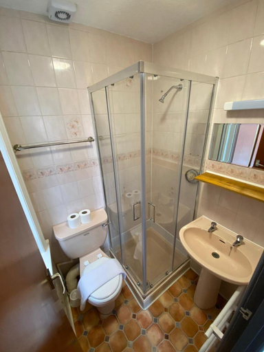 Bathroom 4, OYO Alumhurst Hotel, Blackpool