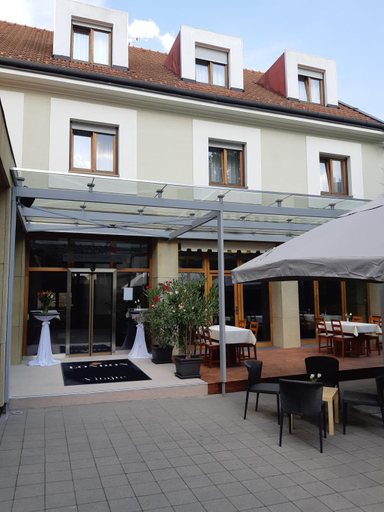 Exterior & Views 1, LONDON Boutique hotel & Restaurant, Trnava