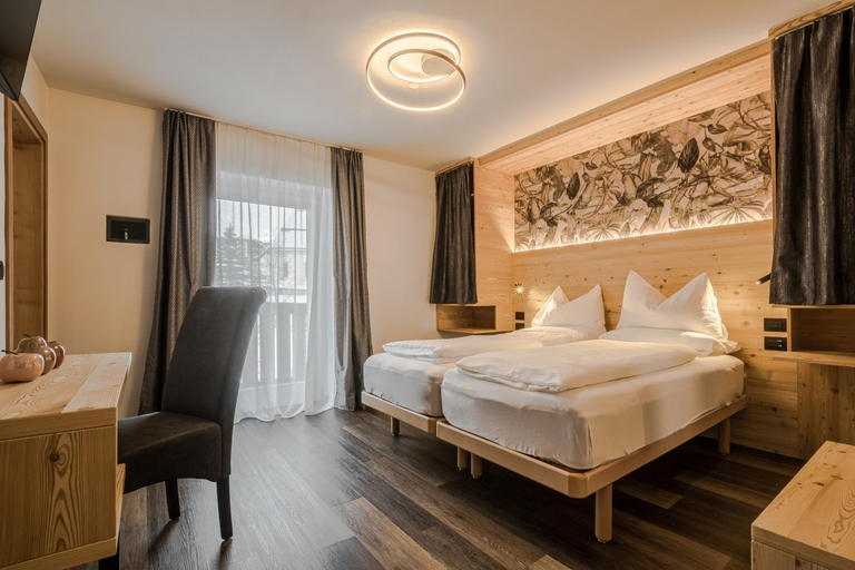 Bedroom 2, HOTEL B&B MARILENA, Belluno