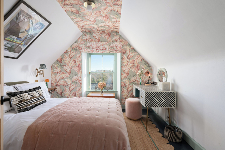 Room 2, Eskbank Terrace Spacious House, Midlothian