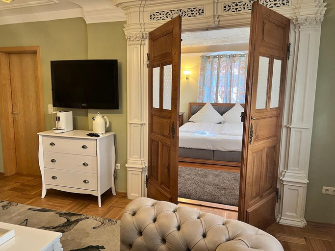 Bedroom 3, Hotel und Restaurant Neuhauser, Kitzingen