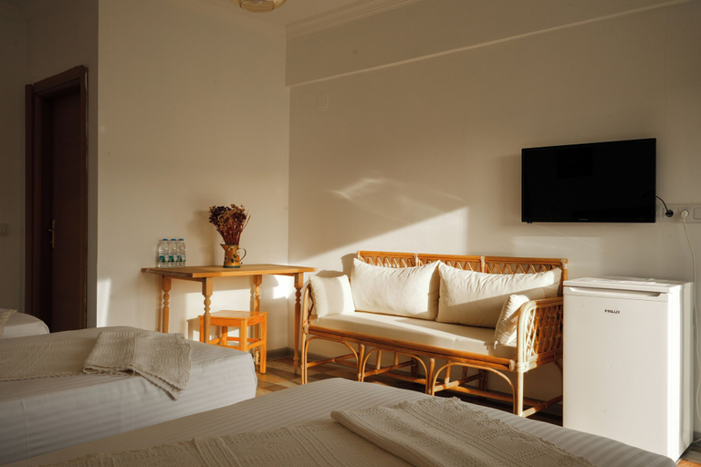 Others 5, La Vida Otel, Urla