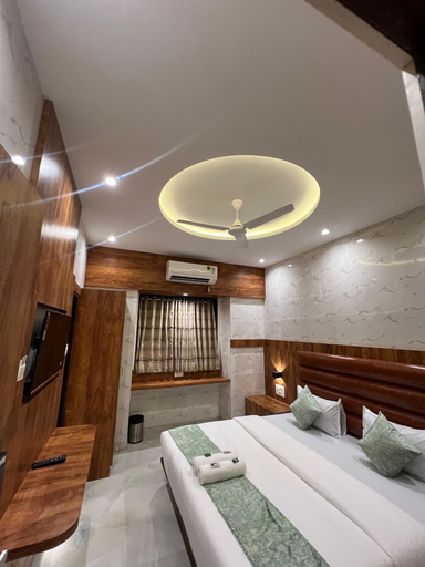Others 5, Hotel Heraa International Grant Road Mumbai, Mumbai City