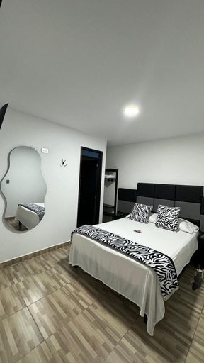 Bedroom 2, HOTEL PARRILLA BAR SAFARI'S, Versalles