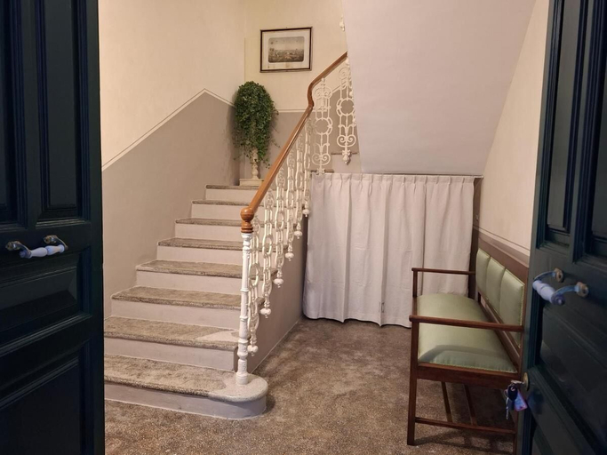 Interior entrance, Palazzo Cosi-Forina, Lecce