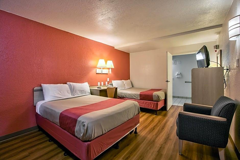 Bedroom 2, Motel 6-Tallahassee, FL, Leon