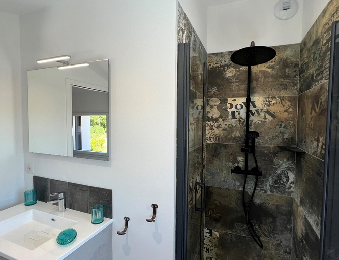 Bathroom 2, L’Ayucca, Vendée