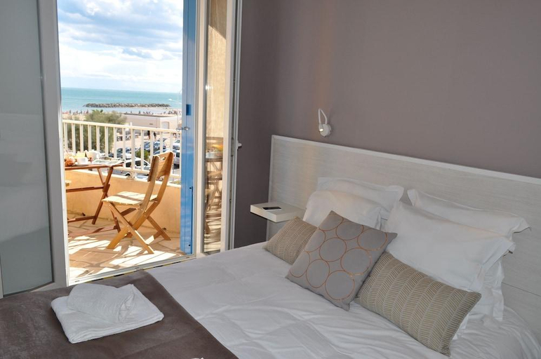 Others 5, Hotel de la Mer, Hérault