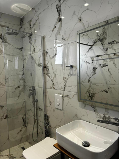 Bathroom 4, Hotel Bella Vista, Sarandës