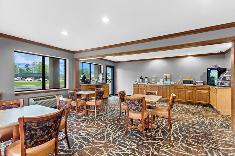 Food & Drinks 5, Americas Best Value Inn Grayson, Carter