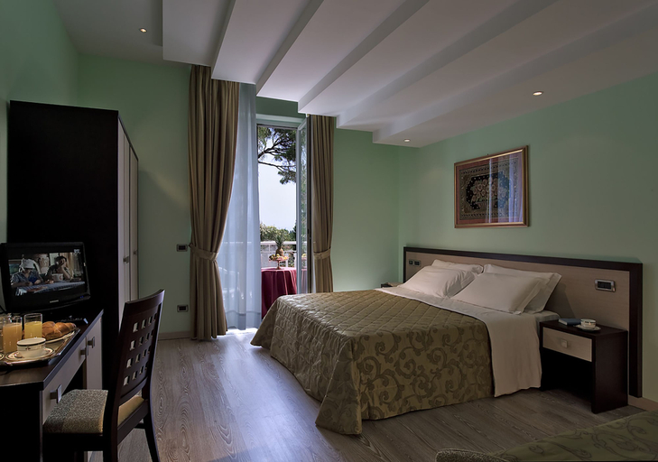 Bedroom 3, Hotel Regina Palace Terme, Napoli