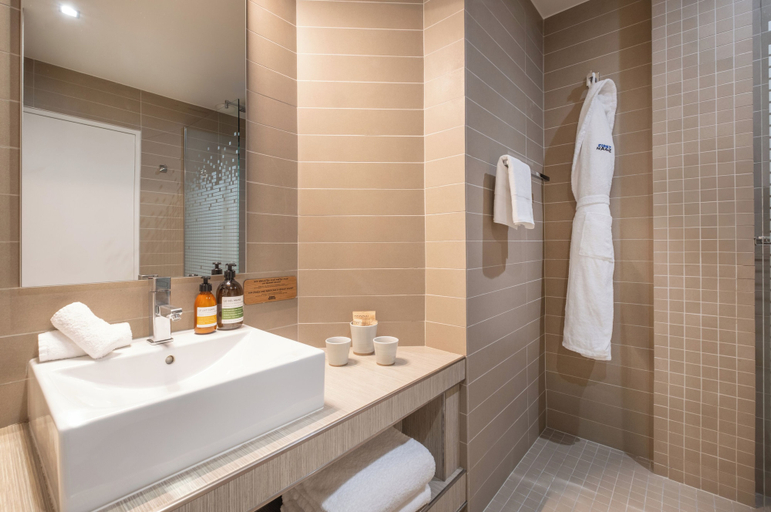 Bathroom 4, FirstName Toulouse, Haute-Garonne