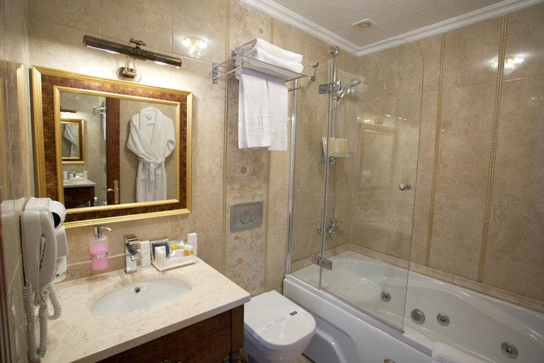 Bathroom 3, Arden City Hotel, Fatih