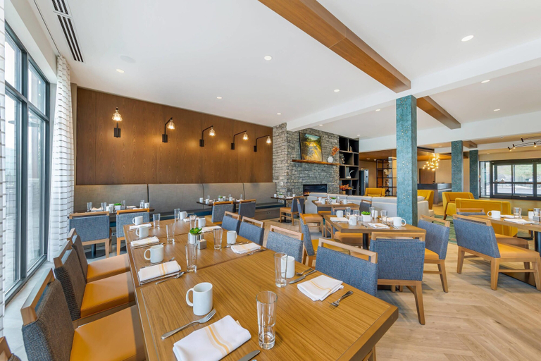 Food & Drinks 4, Cambria Hotel Lake Placid - Lakeside Resort, Essex