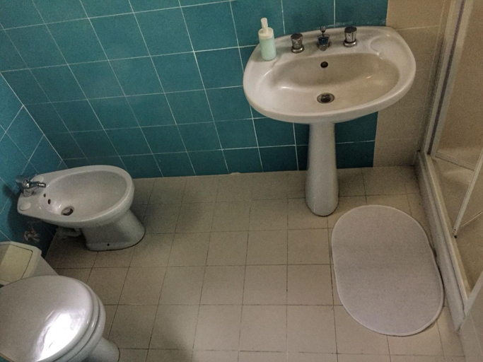 Bathroom, Le Chiazzette, Catania
