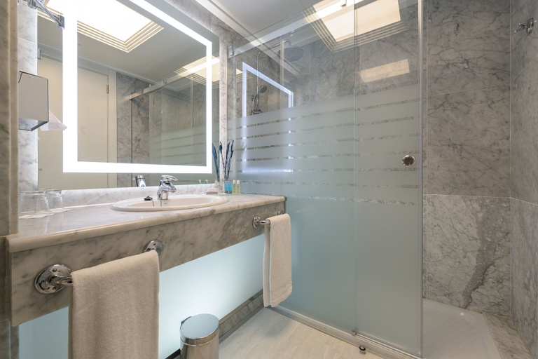 Bathroom 4, Hotel Santemar, Cantabria