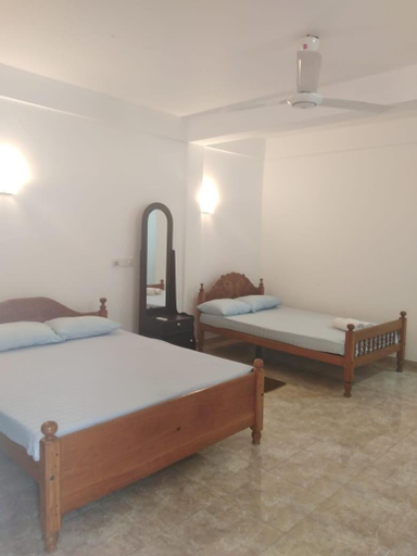 Others 2, Emerald Guest House, Katharagama