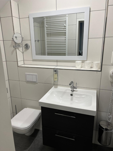 Bathroom 3, Garni Hotel Eastside, Magdeburg