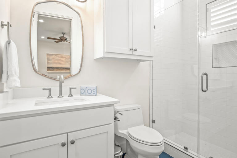 Bathroom 1, Beach Blue 227 LAU, Nueces