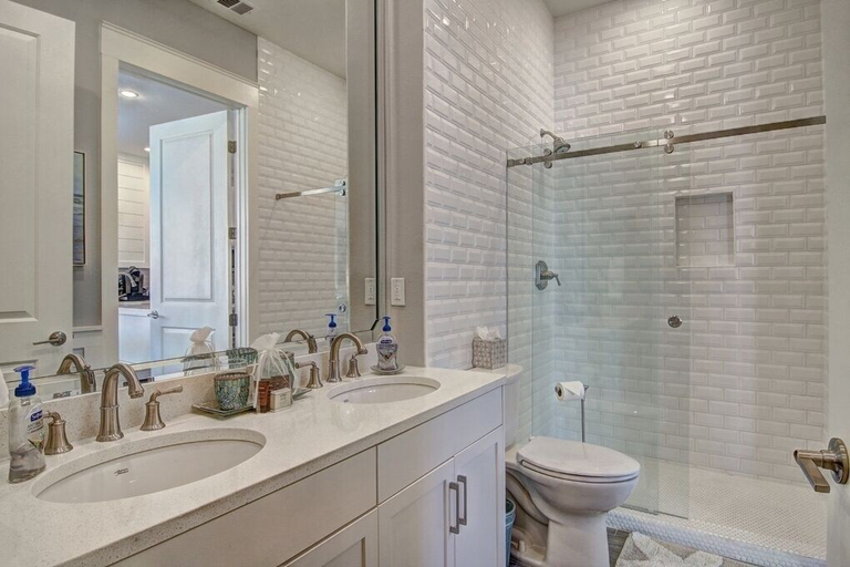 Bathroom 4, Sit Back & Relax TC 10103, Nueces