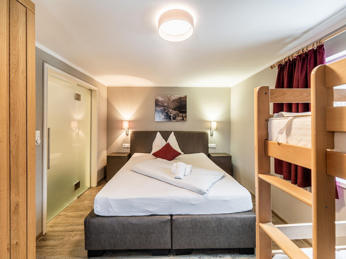 Bedroom 2, Alpine Chalet Near Zell am See for 12, Zell am See