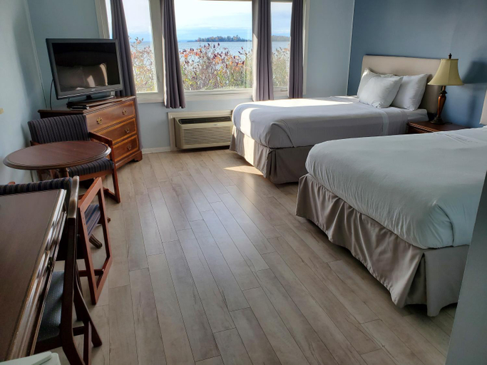 Bedroom 2, Carolyn Beach Inn, Algoma