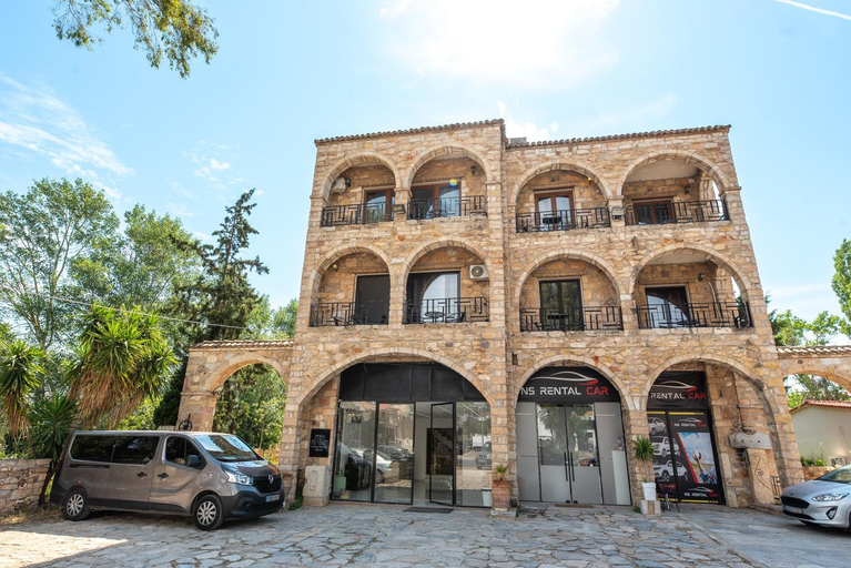 Exterior & Views