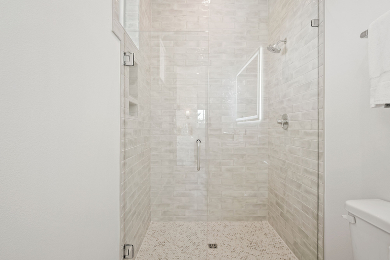 Bathroom 3, Tropic Like Its Hot 112 SUN, Nueces