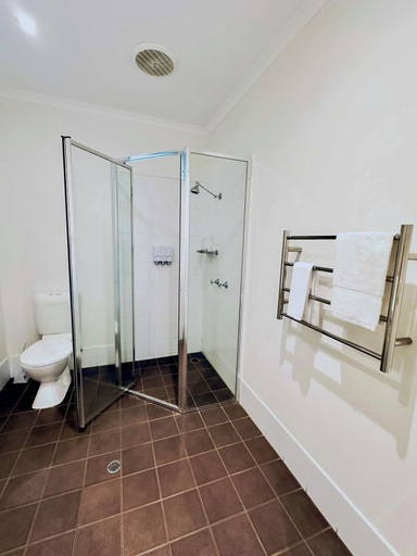 Bathroom 5, Merivale Motel, Tumut