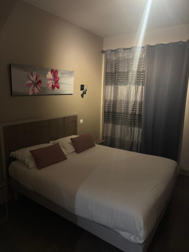 Bedroom 2, Hotel restaurant HENRY, Lot