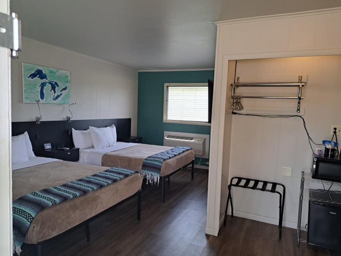 Others 5, The Cedar Motel, Erie