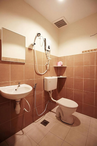 Bathroom 2, BMW Hotel , Muar
