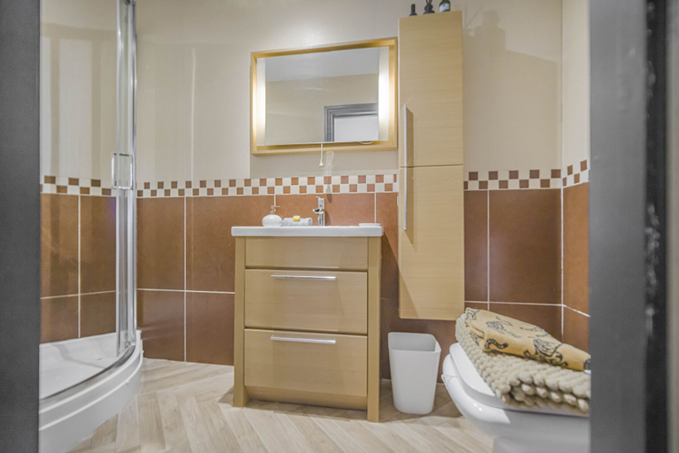 Bathroom 3, Coach House, Bridgend