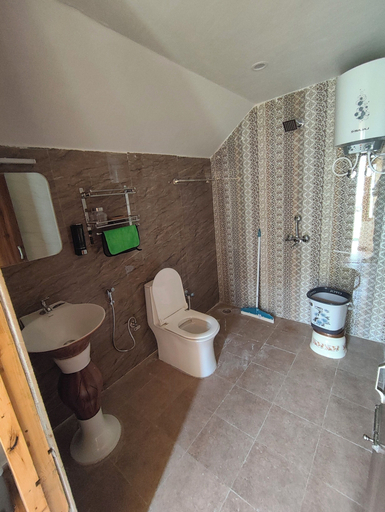Bathroom, Blue Sheep Resort & Restaurant, Uttarkashi
