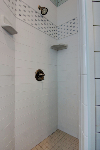Bathroom 1, Billehuset TC 7103, Nueces