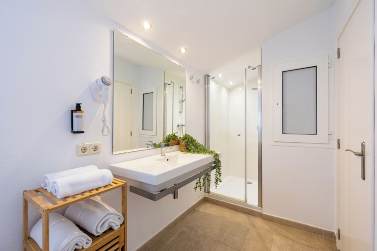 Bathroom 3, Sol Cala d'Or Apartamentos, Baleares