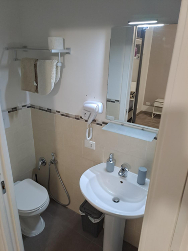 Bathroom 2, Bedroom la stazione, Palermo