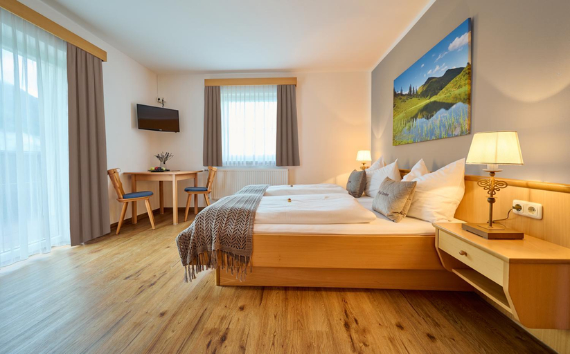 Bedroom 3, Alpendorf Hotel Stern, Sankt Johann im Pongau