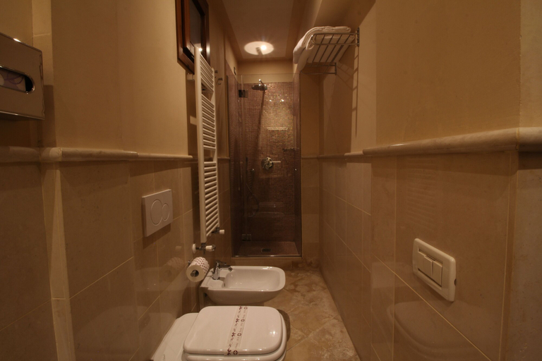Bathroom 5, Hotel Le Isole, Venezia