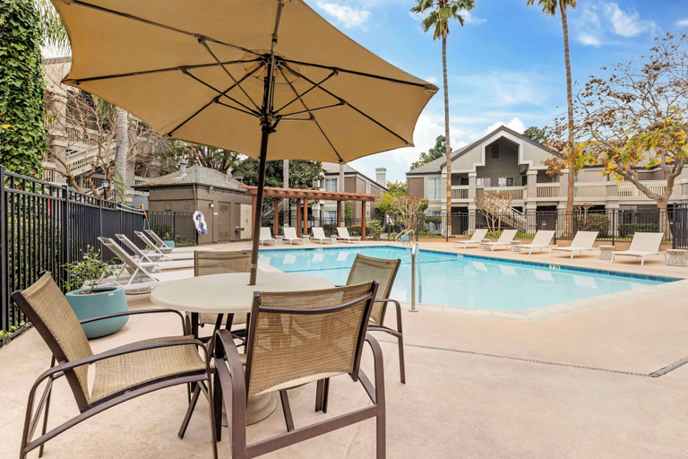 Sport & Beauty 2, Sonesta ES Suites Torrance Redondo Beach, Los Angeles