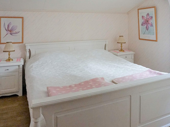 Bedroom 2, person holiday home in TROLLHATTAN, Trollhättan