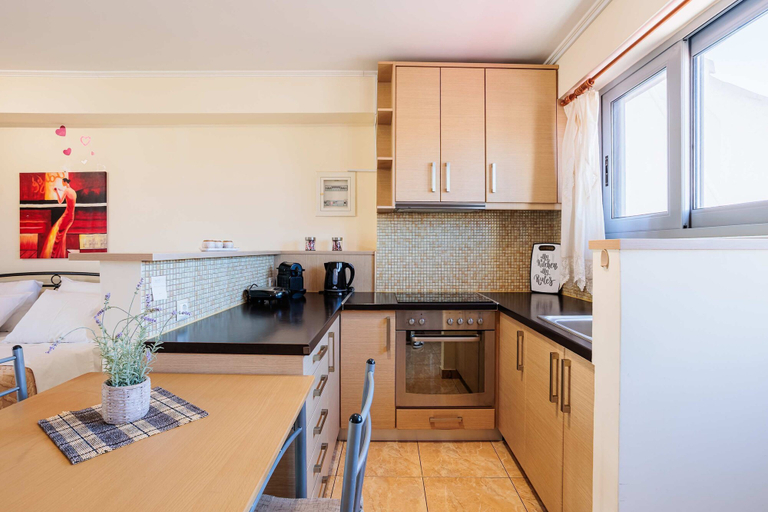 Room 5, Cozy Studio w Balcony in the Center of Filiatra, Peloponnese