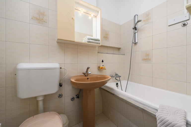 Bathroom 5, House Alma, Poreč
