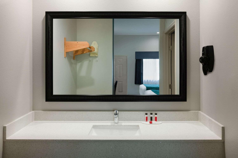 Bathroom 4, Americas Best Value Inn Houston Willowbrook, Houston