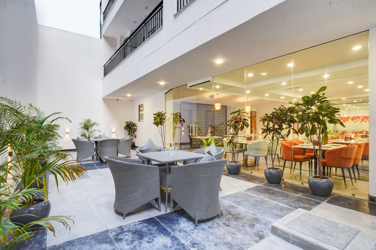 Others 5, Saltstayz Premier - Arjun Marg, Gurgaon