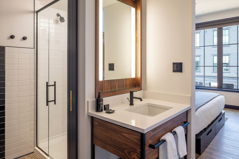 Bathroom 4, Hammetts Hotel, Newport