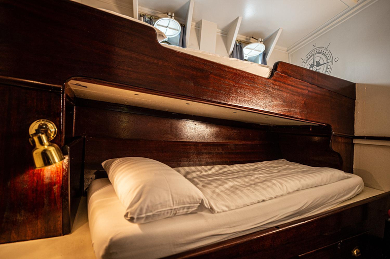 Bedroom 4, Das Feuerschiff, Hamburg