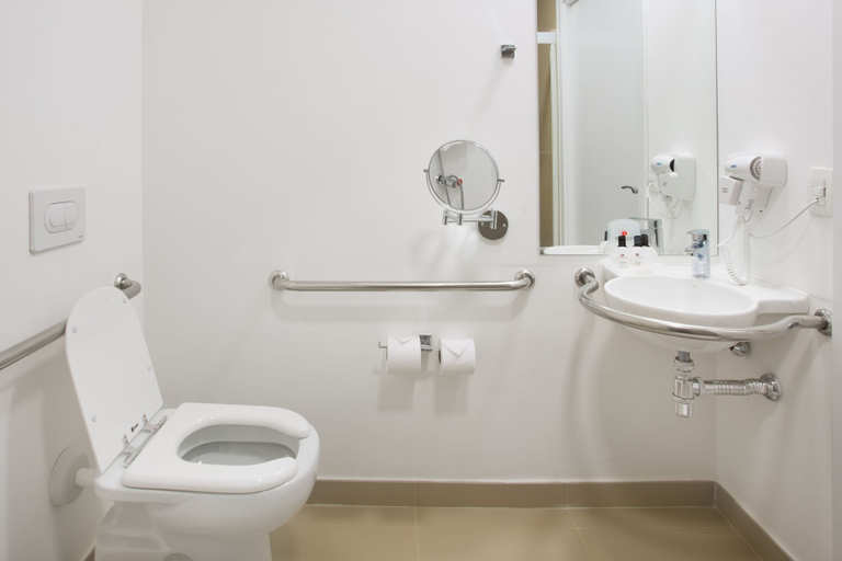 Bathroom 5, Ramada Campinas Viracopos, Campinas