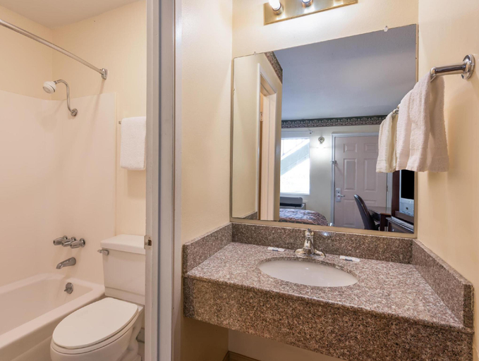 Bathroom 4, Super 8 by Wyndham Waco North I-35, McLennan